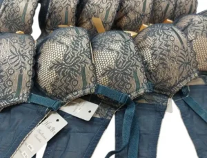 Biustonosze mega push up na mały biust – jak wybrać najlepszy model? biustonosz mega push up