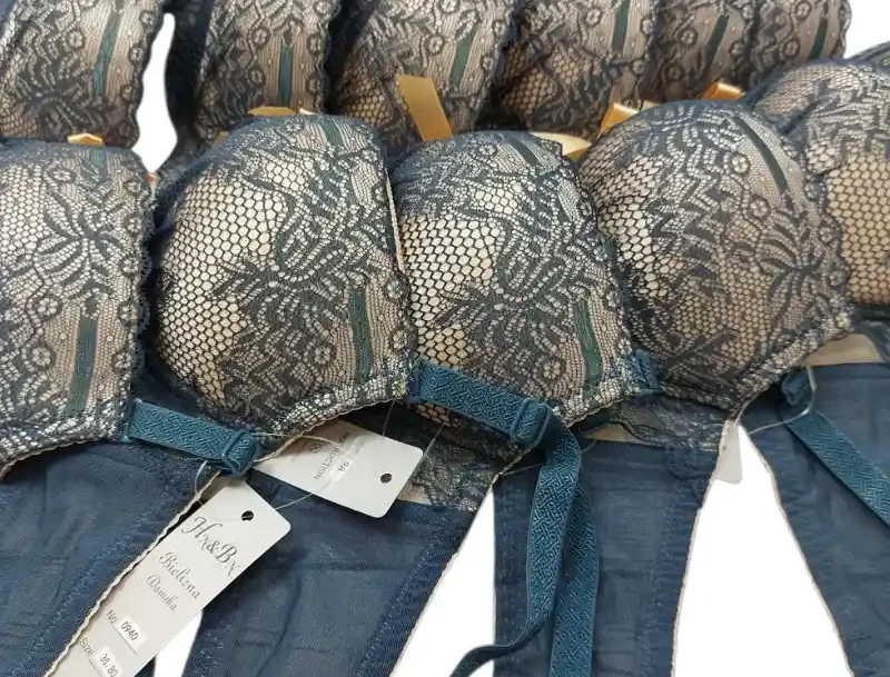 Biustonosze mega push up na mały biust – jak wybrać najlepszy model? biustonosz mega push up